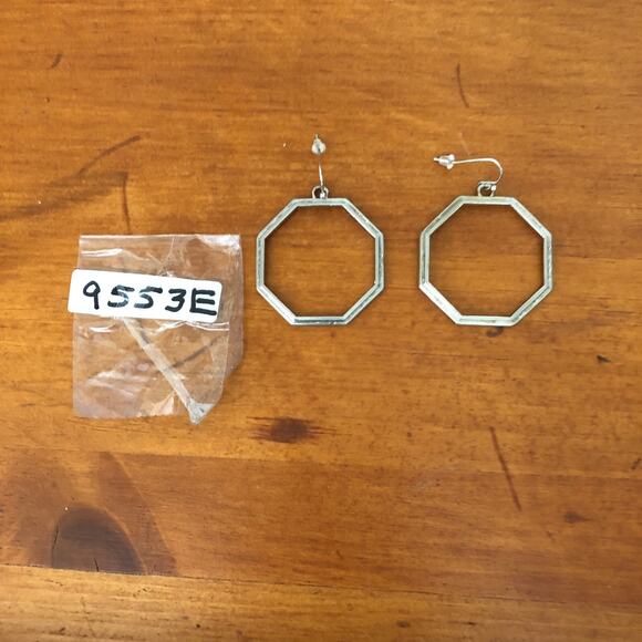 Marlyn Schiff Octagon Hoop Dangle Earrings Silver Tone Minimalist Geometric NIP - Picture 7 of 7